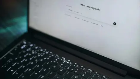 UK savers turning to AI as average investments rise